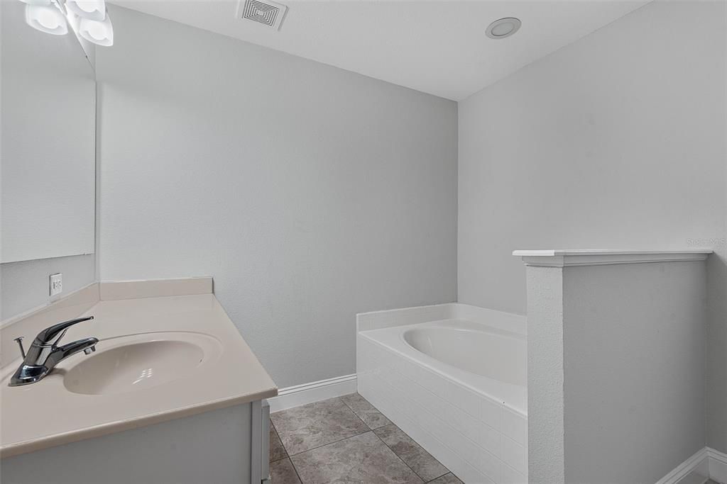 For Sale: $324,900 (3 beds, 2 baths, 1932 Square Feet)