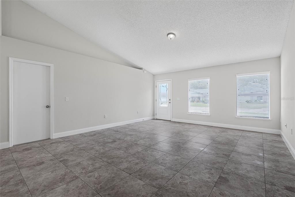 For Sale: $324,900 (3 beds, 2 baths, 1932 Square Feet)