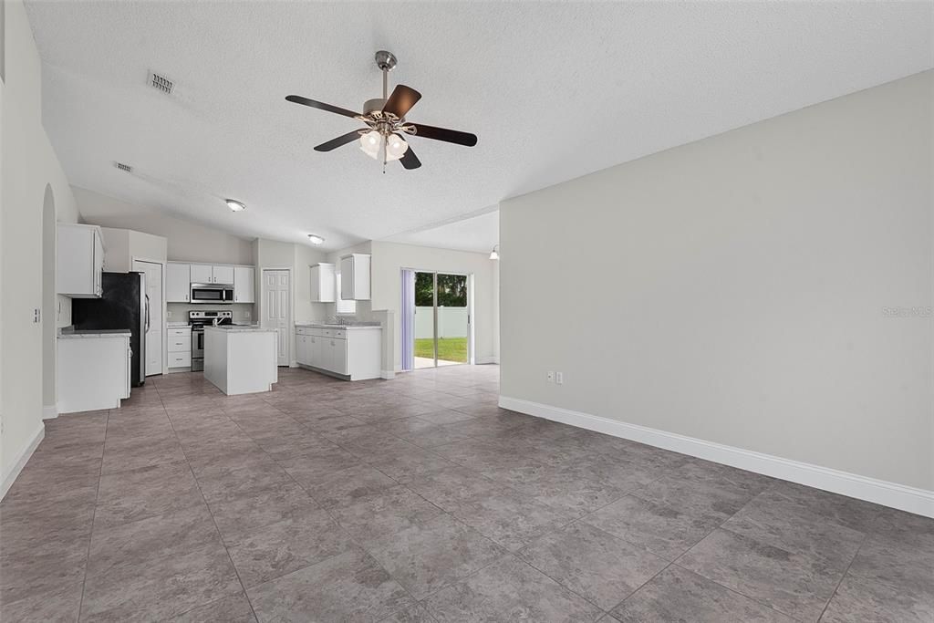 For Sale: $324,900 (3 beds, 2 baths, 1932 Square Feet)