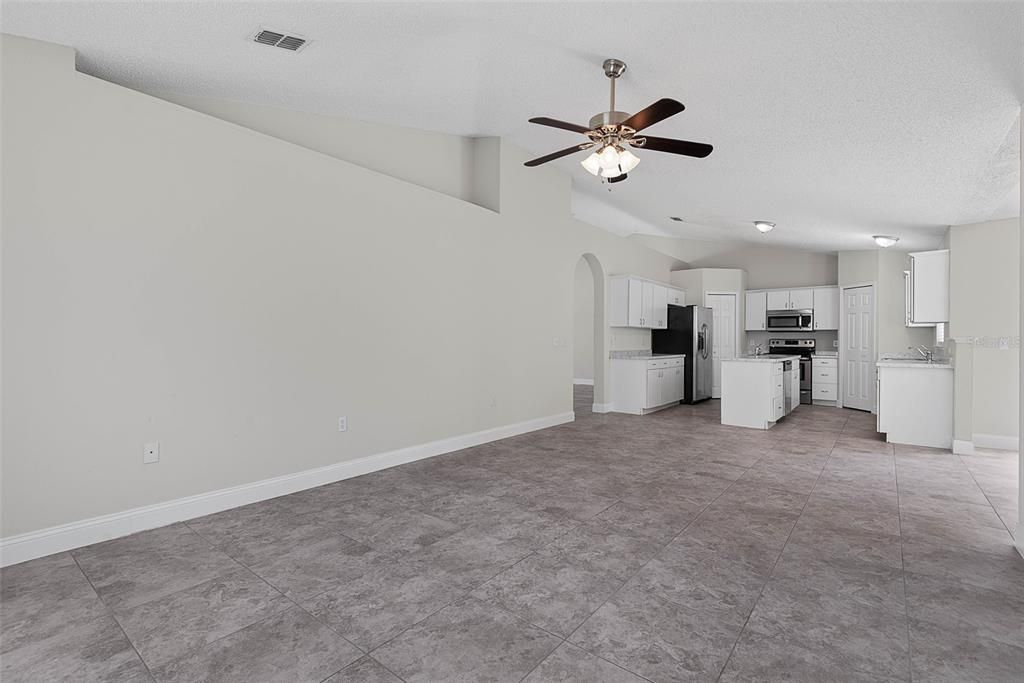 For Sale: $324,900 (3 beds, 2 baths, 1932 Square Feet)