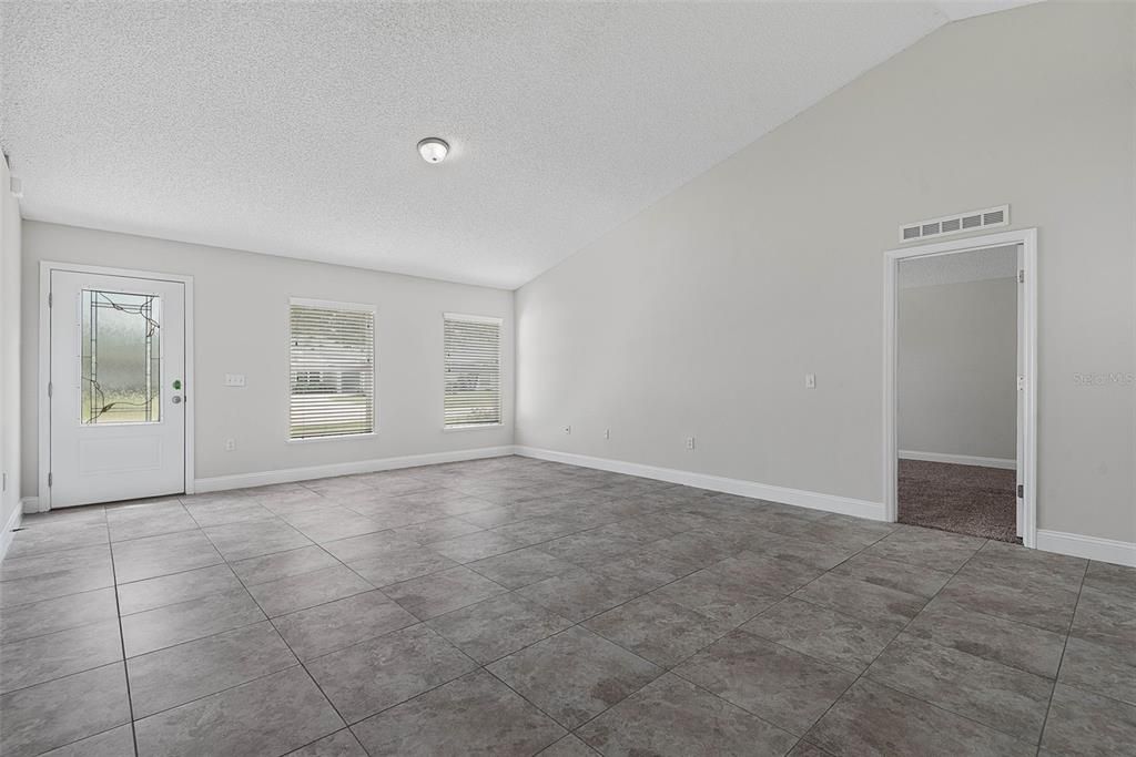 For Sale: $324,900 (3 beds, 2 baths, 1932 Square Feet)