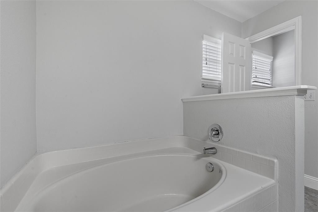 For Sale: $324,900 (3 beds, 2 baths, 1932 Square Feet)