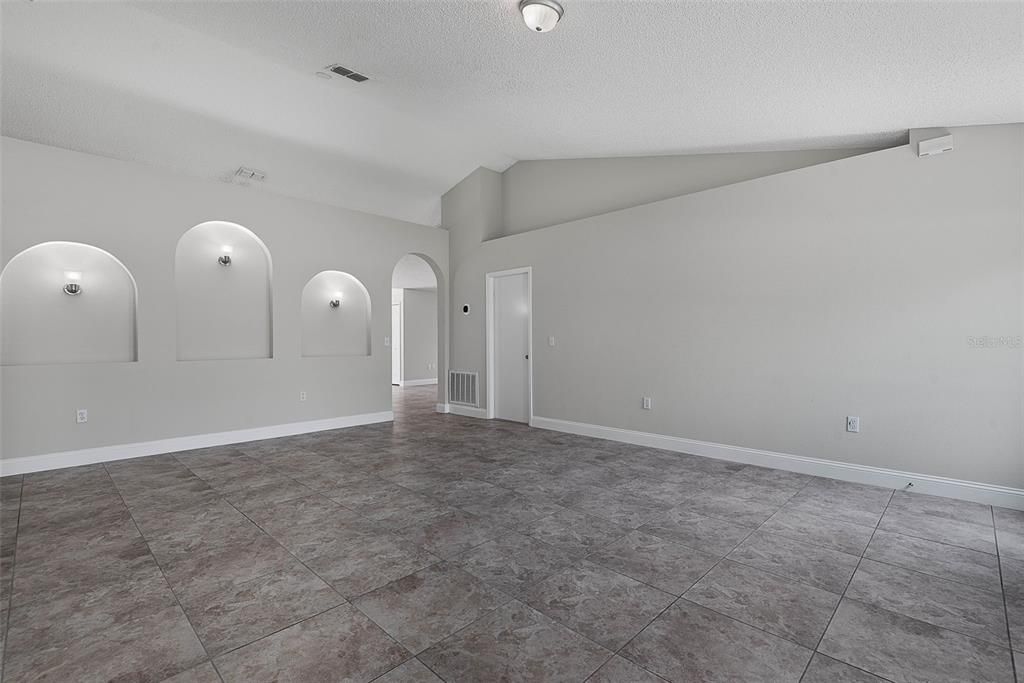 For Sale: $324,900 (3 beds, 2 baths, 1932 Square Feet)