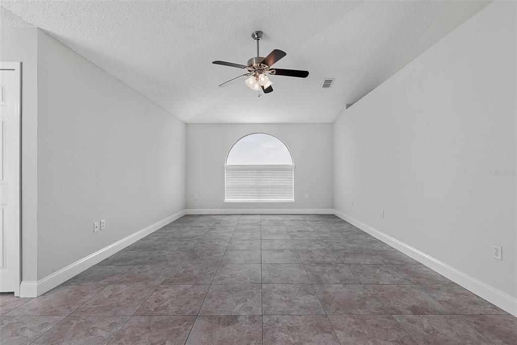 For Sale: $324,900 (3 beds, 2 baths, 1932 Square Feet)