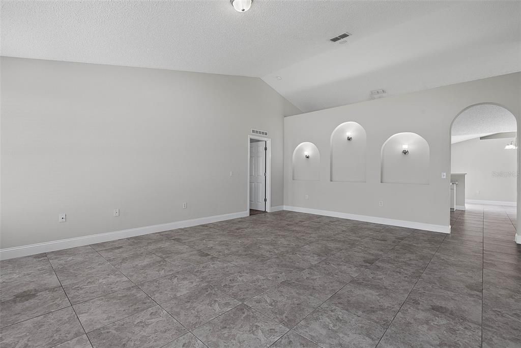 For Sale: $324,900 (3 beds, 2 baths, 1932 Square Feet)
