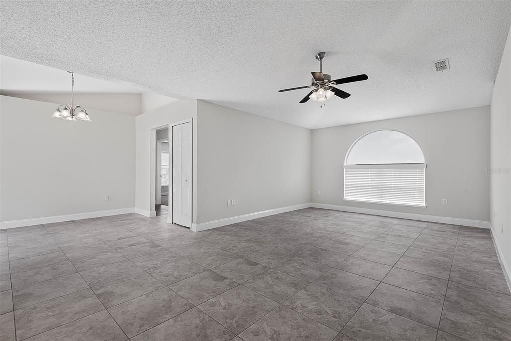 For Sale: $324,900 (3 beds, 2 baths, 1932 Square Feet)