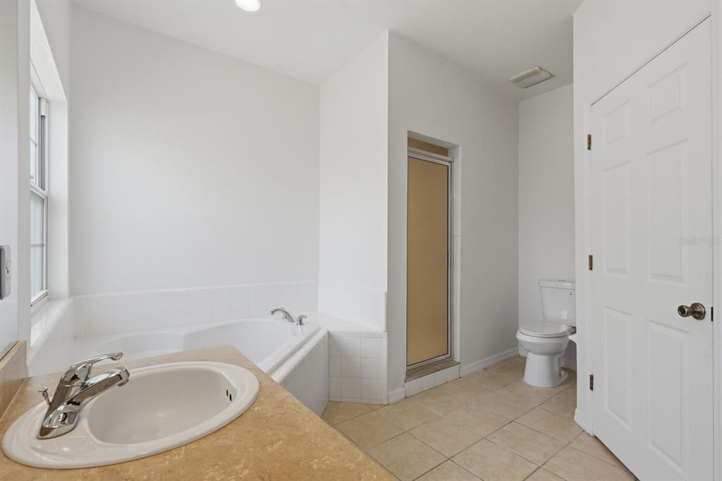 For Rent: $2,000 (3 beds, 2 baths, 1507 Square Feet)
