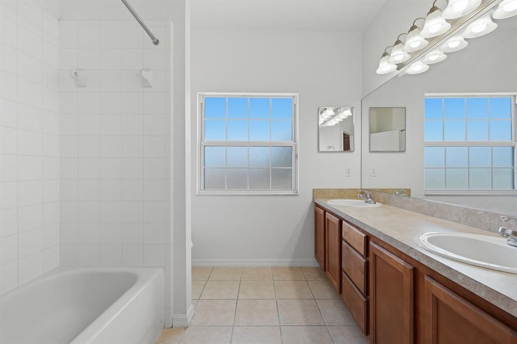 For Rent: $2,000 (3 beds, 2 baths, 1507 Square Feet)