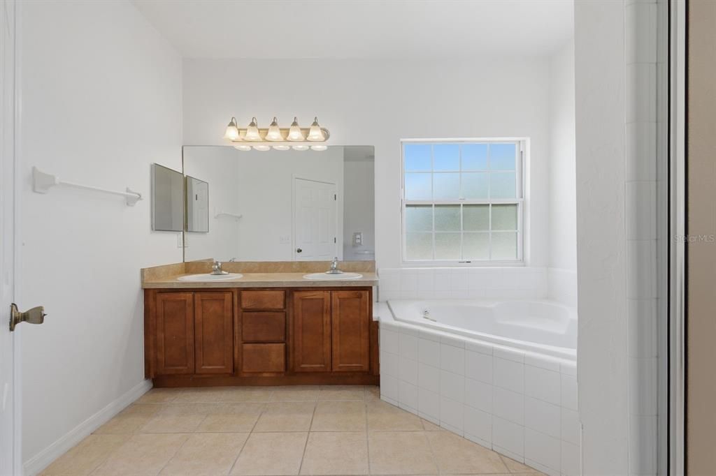 For Rent: $2,000 (3 beds, 2 baths, 1507 Square Feet)
