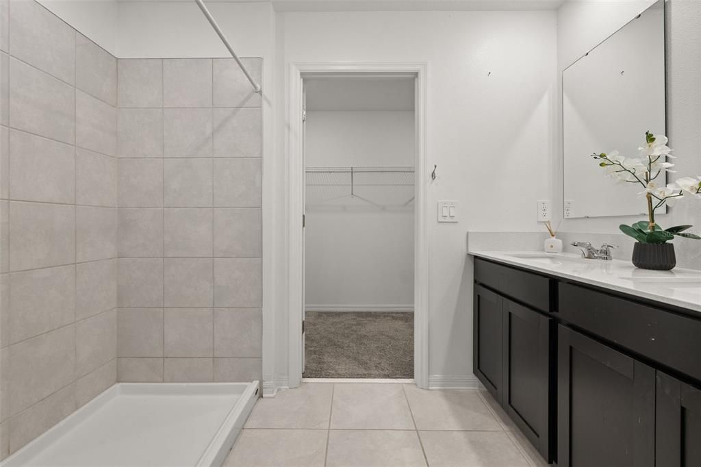 For Sale: $309,900 (4 beds, 2 baths, 1933 Square Feet)