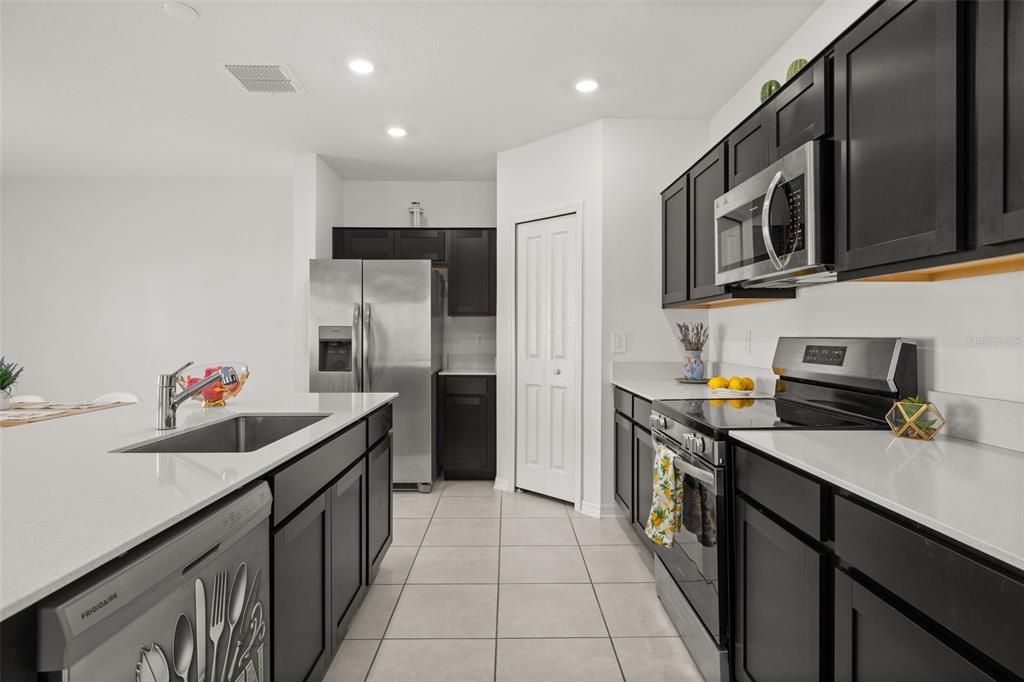 For Sale: $309,900 (4 beds, 2 baths, 1933 Square Feet)