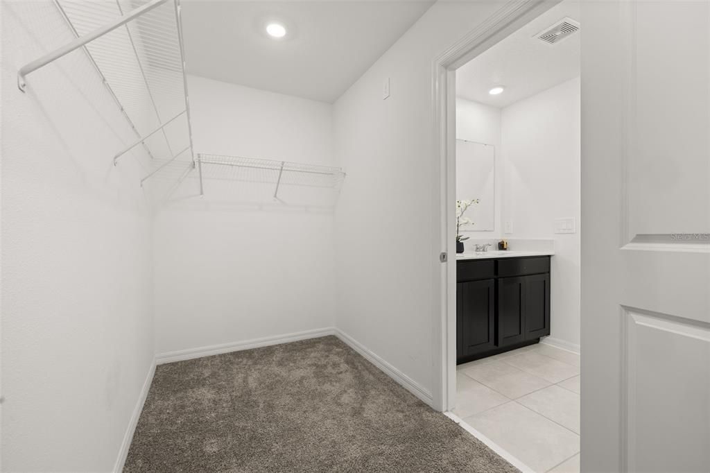 For Sale: $309,900 (4 beds, 2 baths, 1933 Square Feet)