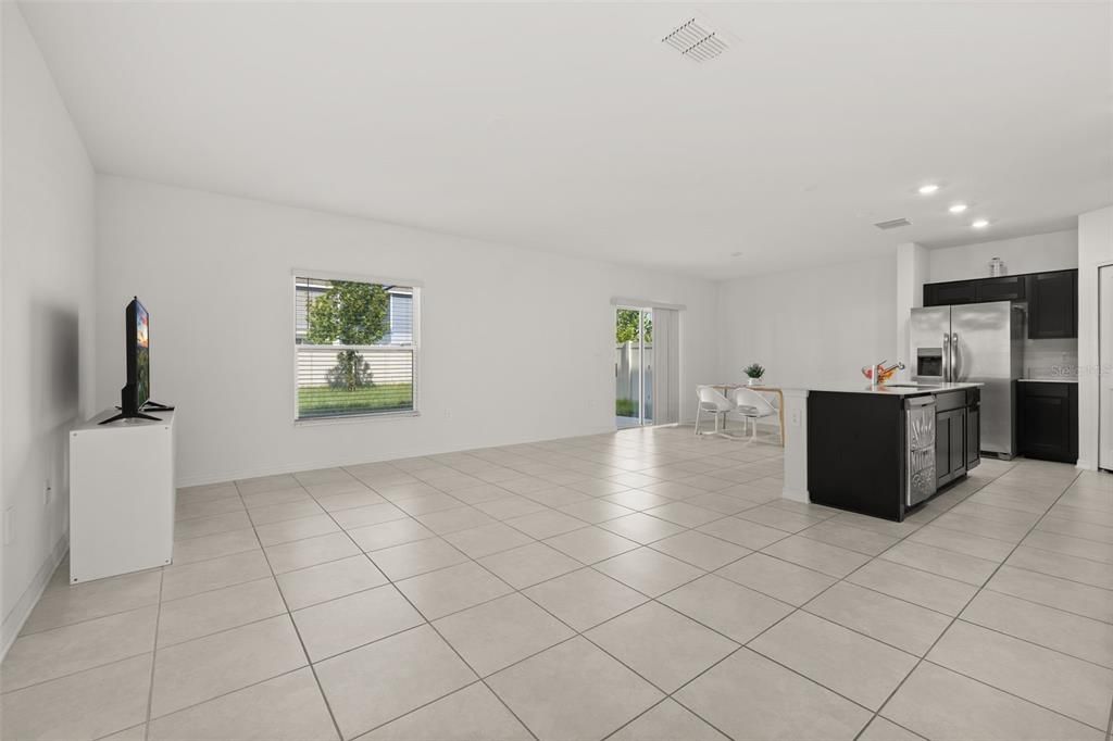 For Sale: $309,900 (4 beds, 2 baths, 1933 Square Feet)