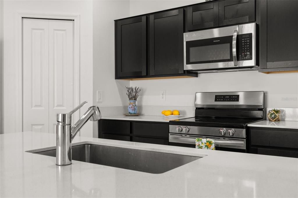 For Sale: $309,900 (4 beds, 2 baths, 1933 Square Feet)