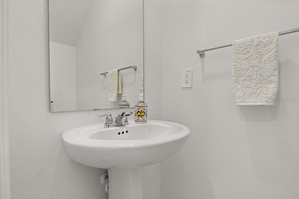 For Sale: $309,900 (4 beds, 2 baths, 1933 Square Feet)
