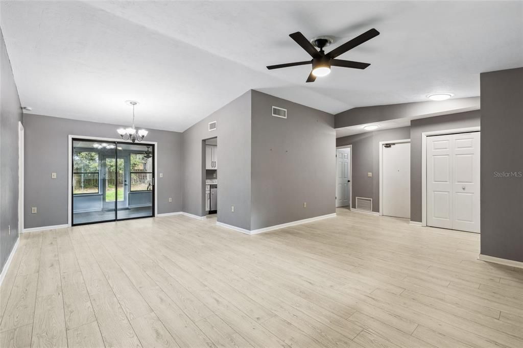 For Rent: $2,695 (4 beds, 2 baths, 2107 Square Feet)