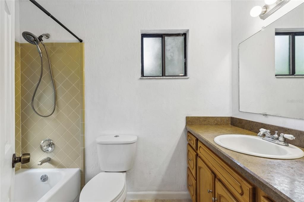 For Rent: $2,695 (4 beds, 2 baths, 2107 Square Feet)