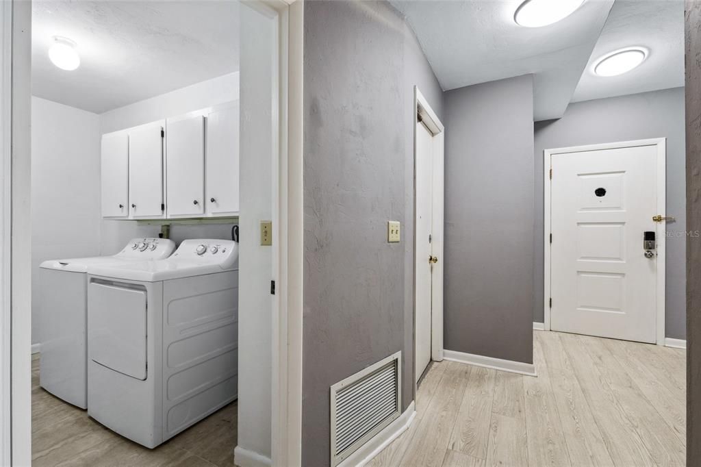 For Rent: $2,695 (4 beds, 2 baths, 2107 Square Feet)