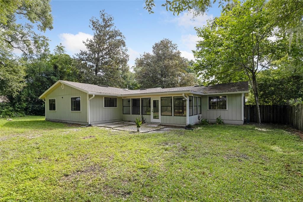 For Rent: $2,695 (4 beds, 2 baths, 2107 Square Feet)