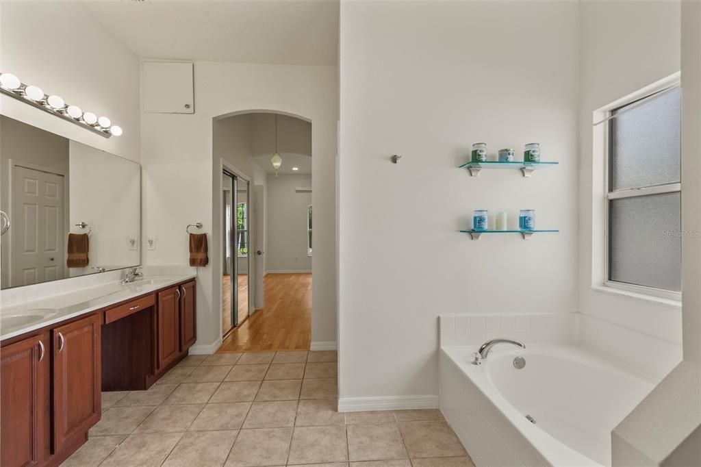 En Venta: $470,000 (3 camas, 2 baños, 2123 Pies cuadrados)