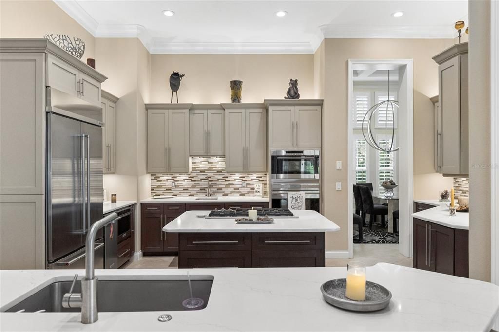 For Sale: $2,500,000 (5 beds, 6 baths, 5629 Square Feet)