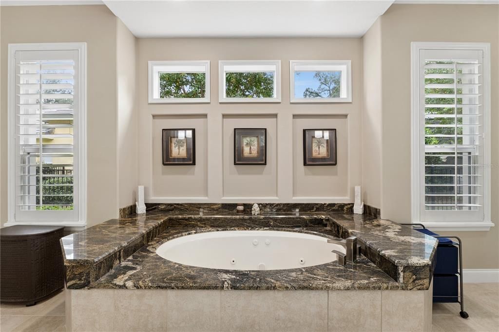 For Sale: $2,500,000 (5 beds, 6 baths, 5629 Square Feet)