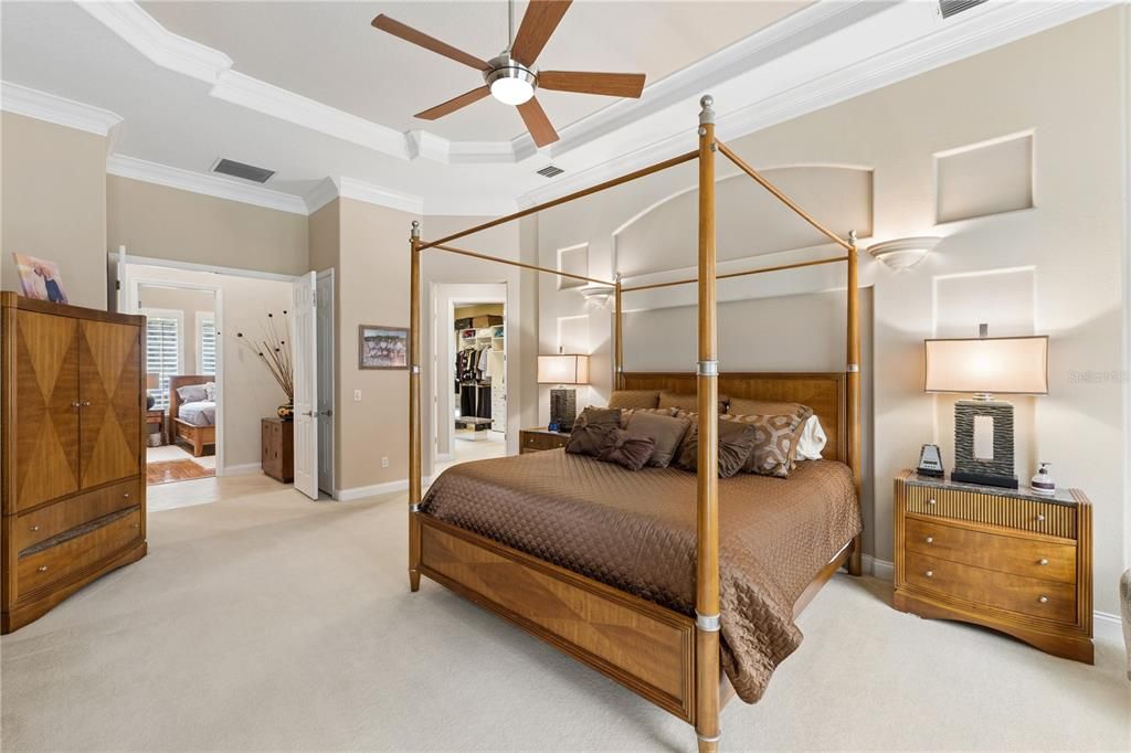 For Sale: $2,500,000 (5 beds, 6 baths, 5629 Square Feet)