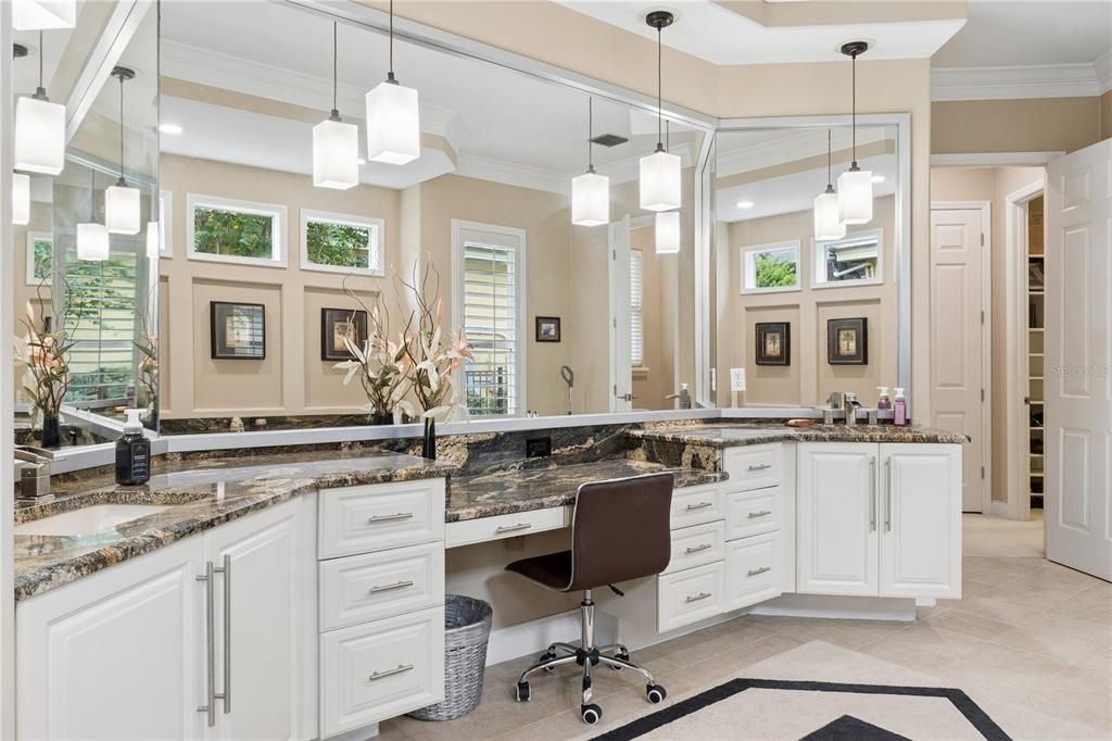 For Sale: $2,500,000 (5 beds, 6 baths, 5629 Square Feet)