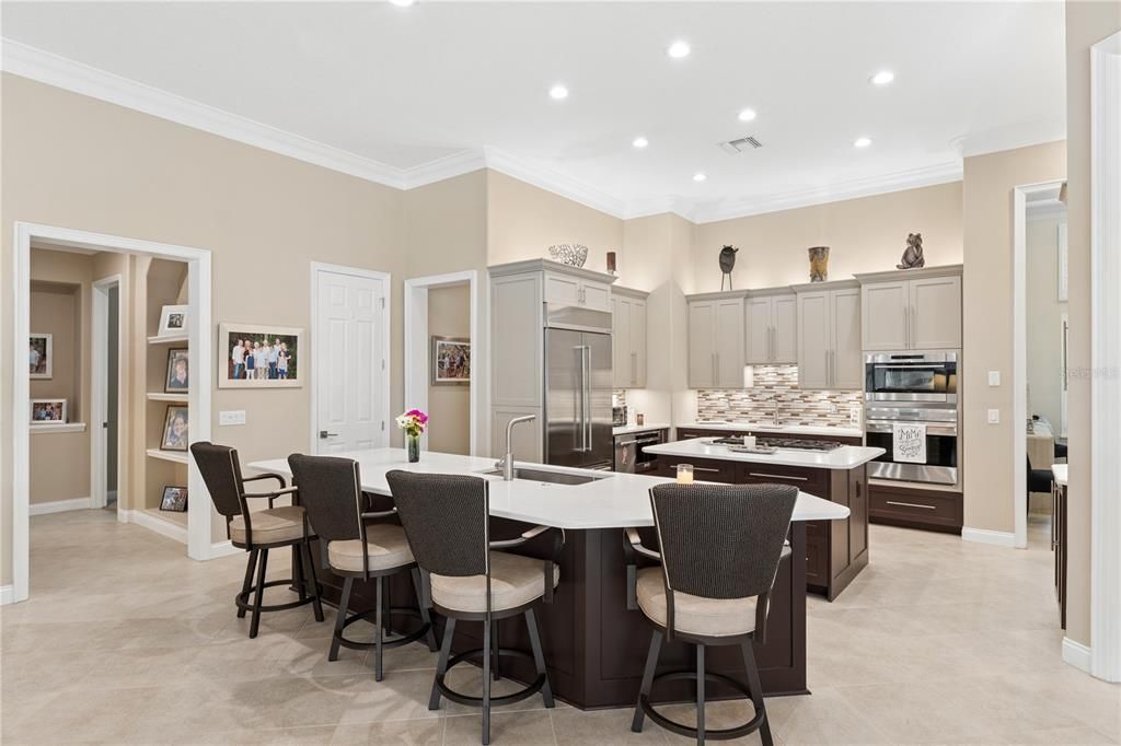 For Sale: $2,500,000 (5 beds, 6 baths, 5629 Square Feet)
