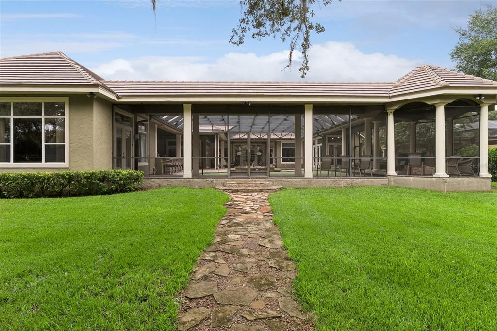 For Sale: $2,500,000 (5 beds, 6 baths, 5629 Square Feet)