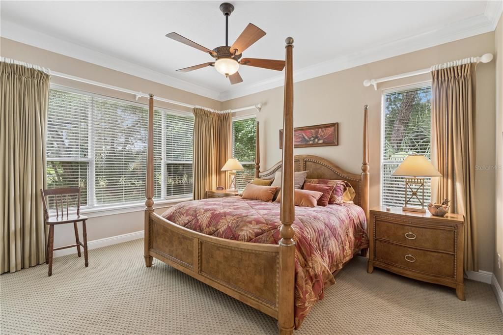 For Sale: $2,500,000 (5 beds, 6 baths, 5629 Square Feet)