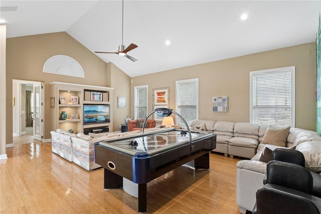 For Sale: $2,500,000 (5 beds, 6 baths, 5629 Square Feet)