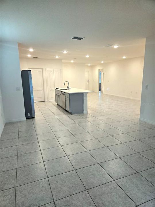 En Venta: $339,900 (4 camas, 2 baños, 1874 Pies cuadrados)