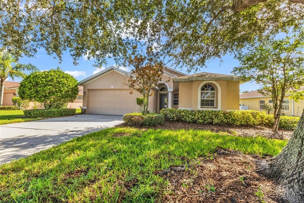 For Sale: $324,900 (3 beds, 2 baths, 1696 Square Feet)