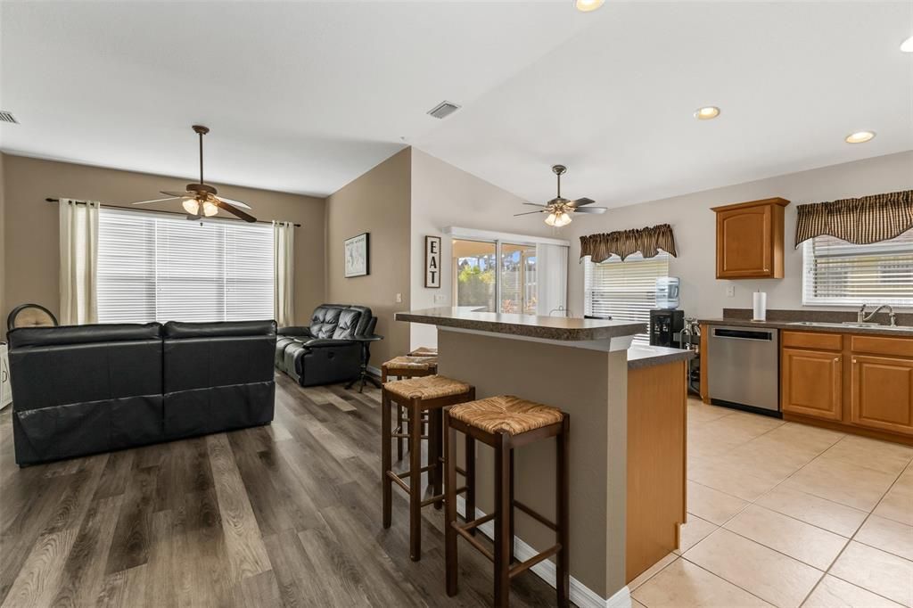 For Sale: $324,900 (3 beds, 2 baths, 1696 Square Feet)