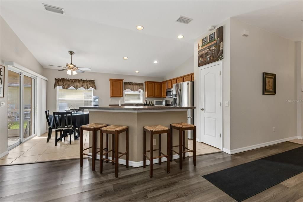 For Sale: $324,900 (3 beds, 2 baths, 1696 Square Feet)