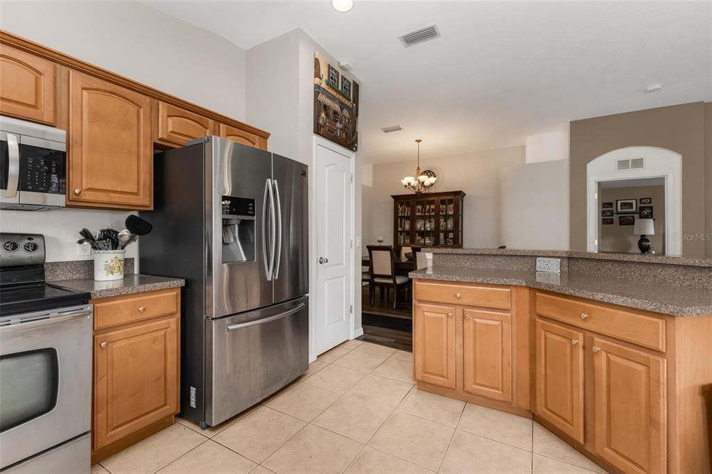 For Sale: $324,900 (3 beds, 2 baths, 1696 Square Feet)