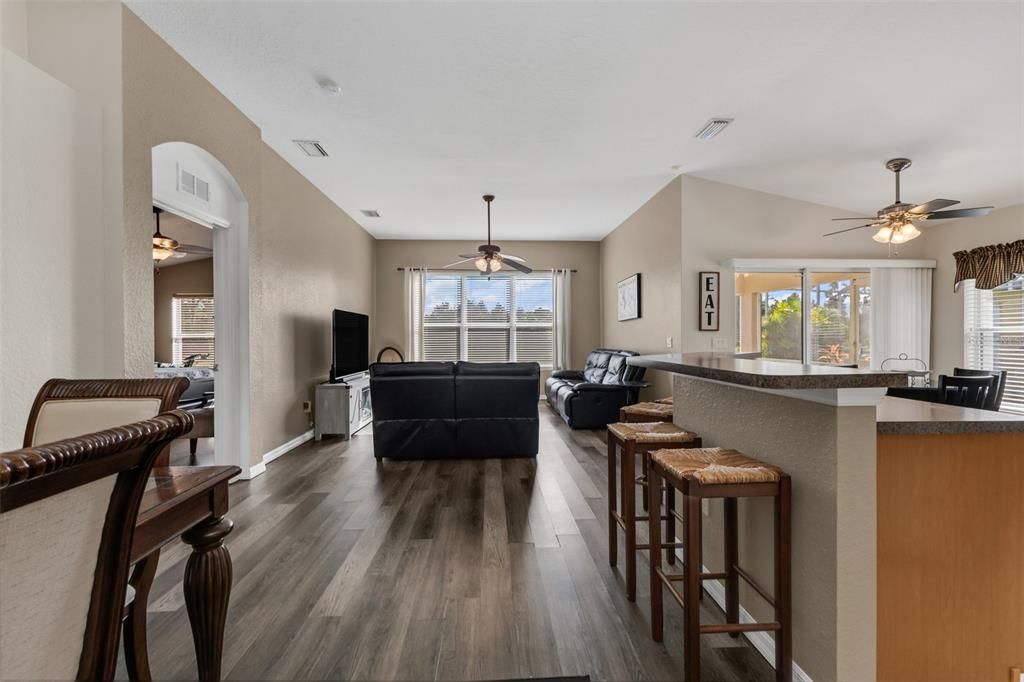 For Sale: $324,900 (3 beds, 2 baths, 1696 Square Feet)