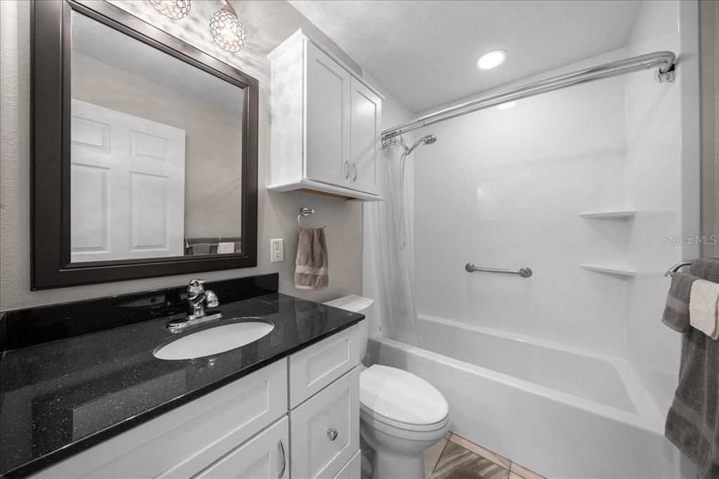 На продажу: $259,999 (2 спален, 2 ванн, 1579 Квадратных фут)
