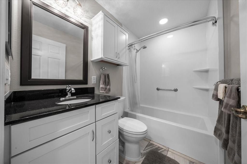 На продажу: $259,999 (2 спален, 2 ванн, 1579 Квадратных фут)
