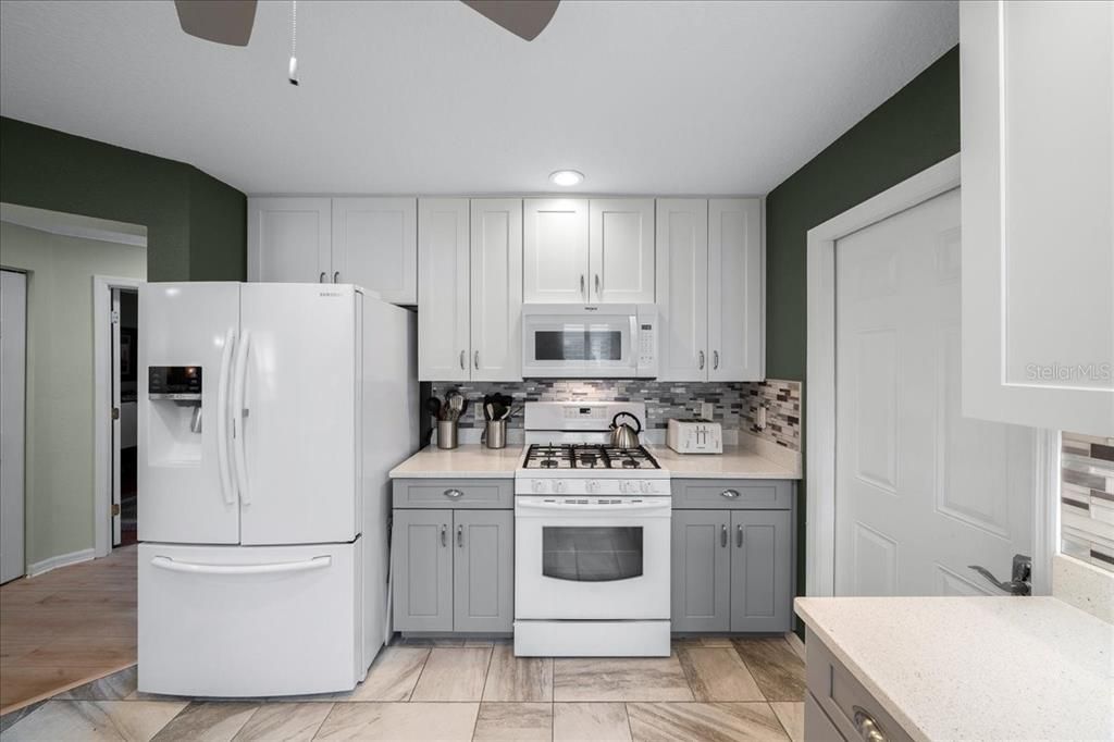 На продажу: $259,999 (2 спален, 2 ванн, 1579 Квадратных фут)