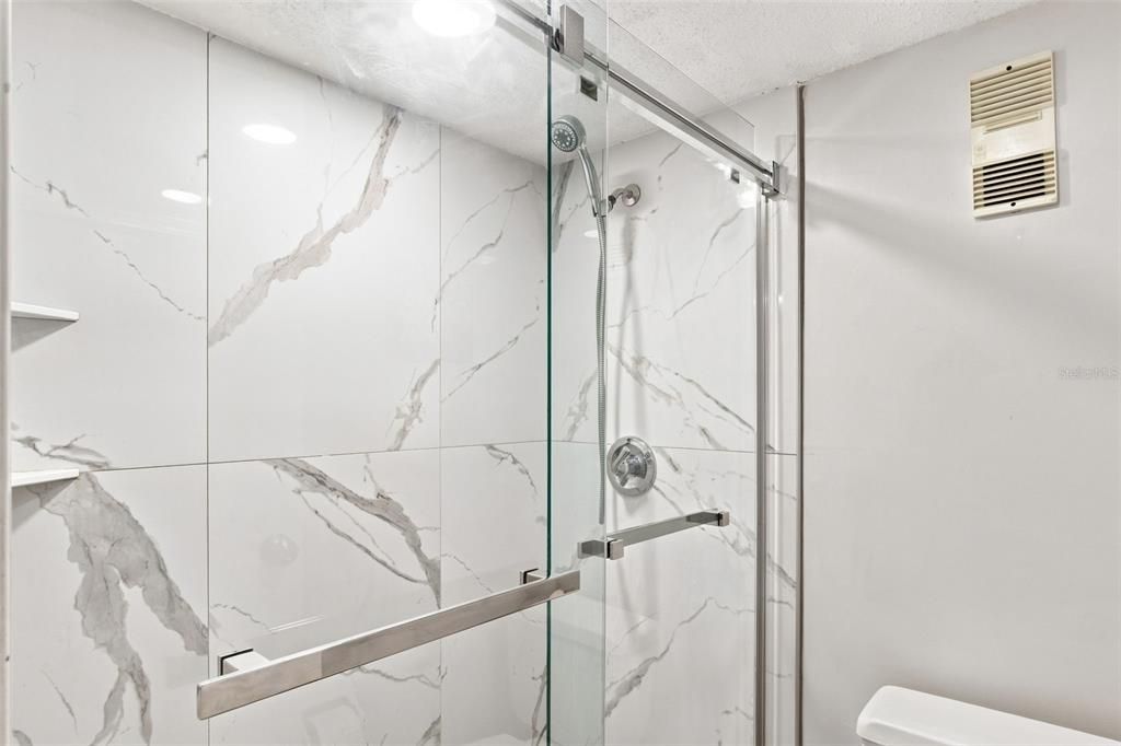 For Sale: $165,000 (1 beds, 1 baths, 822 Square Feet)