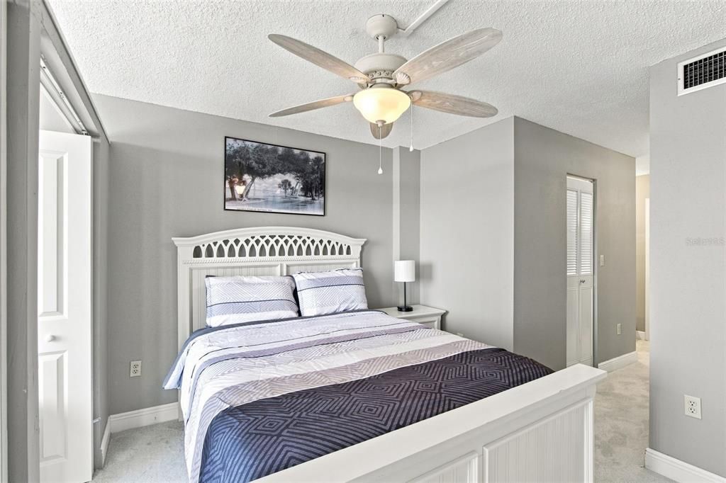 For Sale: $165,000 (1 beds, 1 baths, 822 Square Feet)
