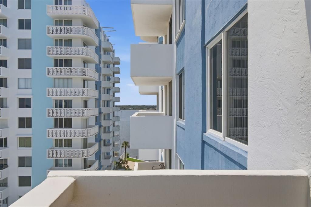 For Sale: $165,000 (1 beds, 1 baths, 822 Square Feet)