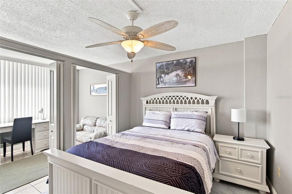 For Sale: $165,000 (1 beds, 1 baths, 822 Square Feet)