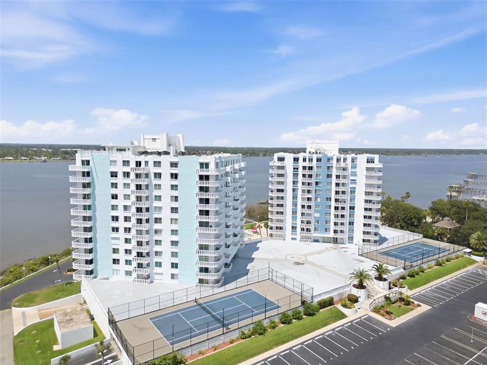 For Sale: $165,000 (1 beds, 1 baths, 822 Square Feet)