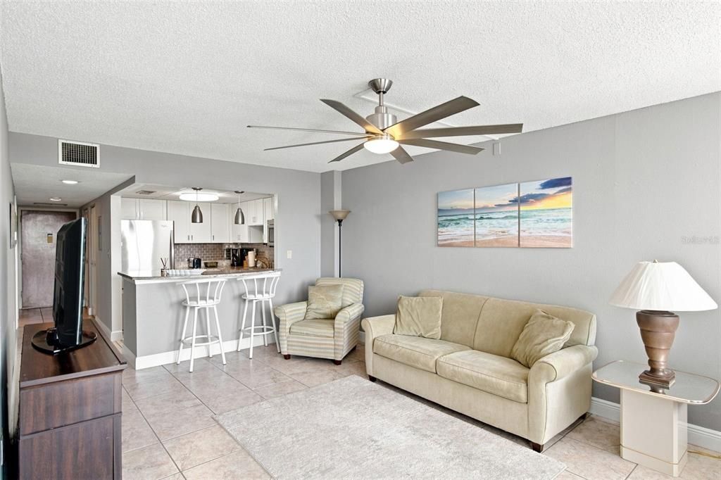 For Sale: $165,000 (1 beds, 1 baths, 822 Square Feet)