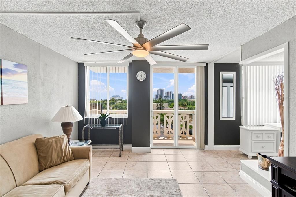 For Sale: $165,000 (1 beds, 1 baths, 822 Square Feet)