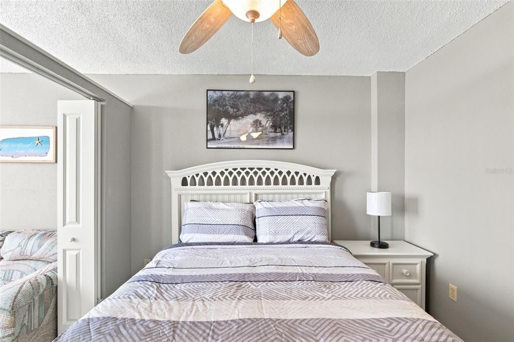 For Sale: $165,000 (1 beds, 1 baths, 822 Square Feet)