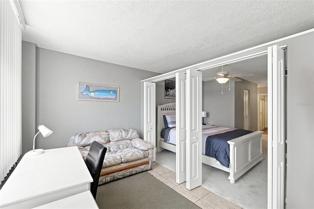 For Sale: $165,000 (1 beds, 1 baths, 822 Square Feet)